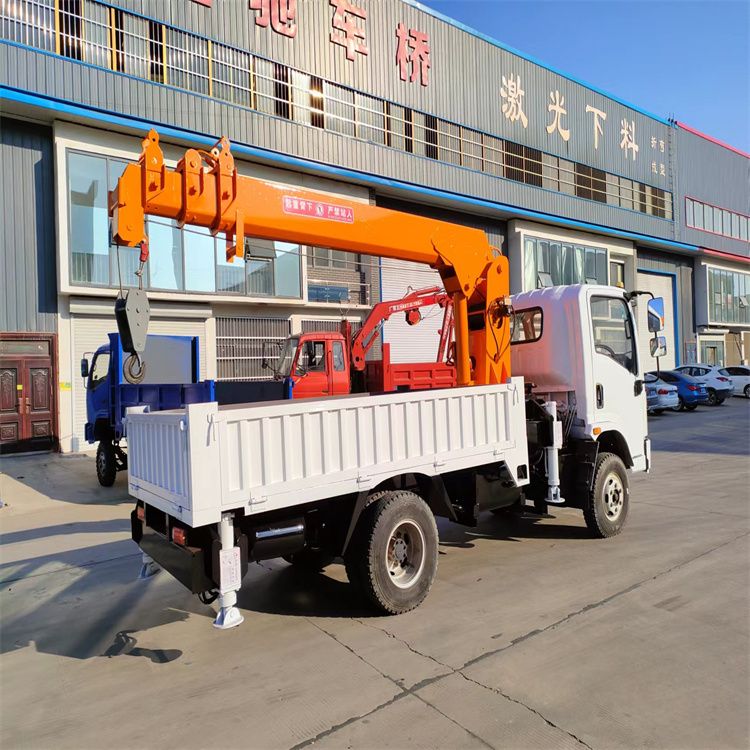 大湖乡三轮随车吊定制 农用改装机自备吊中瑞长期出售